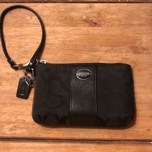 LAST CHANCE WEEKEND SALE!! Black Coach Wristlet 🖤